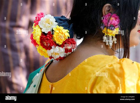 Dhaka Bangladesh February 14 2022 Bangladeshi Girl Walking Around