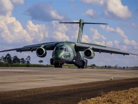 Avião da FAB parte na segunda para resgatar brasileiros na Polônia