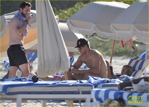 Kim Kardashian S Ex Husband Kris Humphries Spotted Going Shirtless During Trip To Miami New