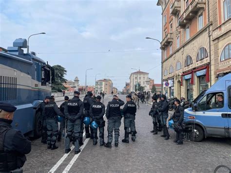 Il Sindaco Di Bologna Il Governo Ha Mandato Camicie Nere