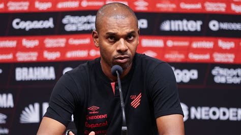 Fernandinho Pede Paci Ncia Para O Athletico Buscar Novo Treinador