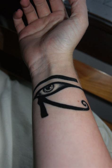 45 Incredible Ancient Egyptian Eye Of Ra Tattoos Sun God Horus Check