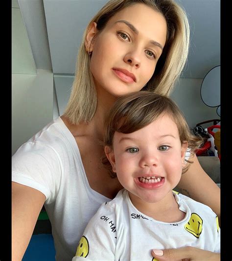 Foto Andressa Suita mãe de Gabriel e Samuel deixou os filhos