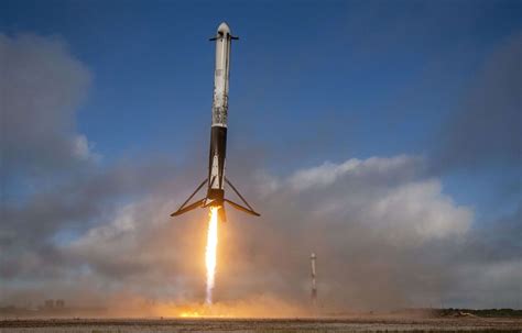 Spacex Nouveau D Collage Pour Falcon Heavy Actuellement La Fus E La