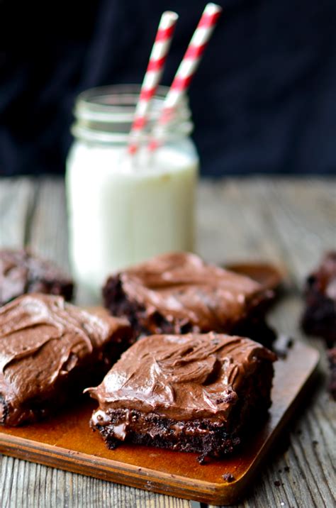 Yammie's Noshery: Chewy Gooey Brownies with Creamy Chocolate Frosting