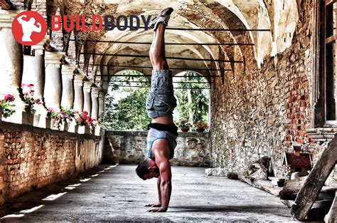 Как научится правильно стоять на руках без стенки с нуля | BuildBody.Expert