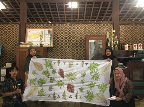 Mahasiswa Kkn Uad Gelar Pelatihan Batik Ecoprint Untuk Ibu Ibu Pkk