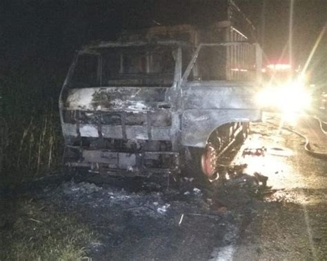 Caminh O Pega Fogo Na Mgc E Fica A Cabine Destru Da Em Patos