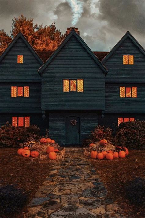 10 Fascinating Facts About The Salem Witch House