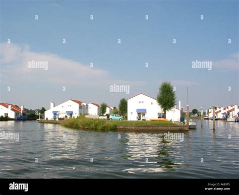 Resort Marina Oolderhuuske Mit Schwimmenden Häuser Auf Konkrete Hin Und