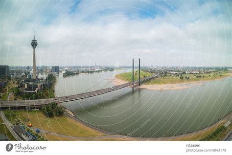 N Herer Blick Vom Rheinturm In D Sseldorf Ein Lizenzfreies Stock Foto