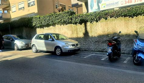 Cava De Tirreni Sosta Selvaggia E Impunita Delle Auto Negli Stalli