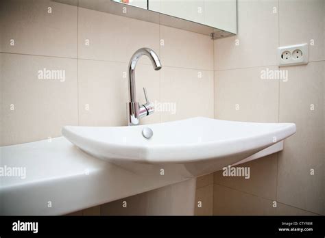 Ceramic Sink Hi Res Stock Photography And Images Alamy