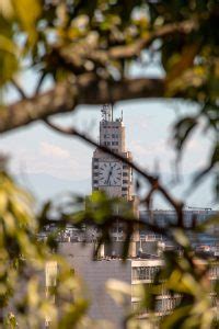 relógio central visto do alto de santa teresa no rio de janeiro