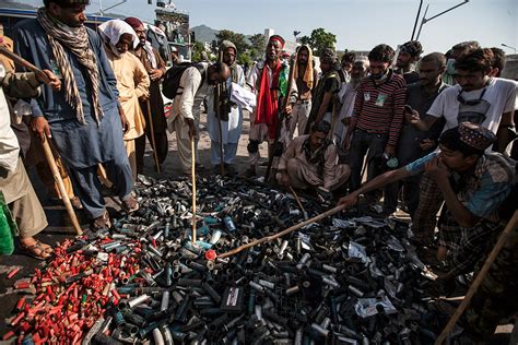 Pakistan Protest Pictures Supporters Of Imran Khan And Tahir Ul Qadri