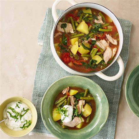 Italienischer Gemüseeintopf mit Hähnchenkeulen Rezept ESSEN UND TRINKEN