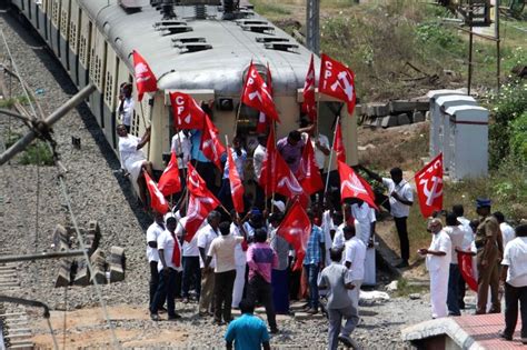 Cpis Rail Roko Protest Over Cauvery Issue