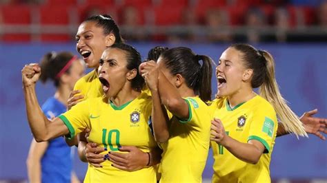 A Dias Da Estreia Qual Deve Ser O Time Titular Do Brasil Na Copa Do