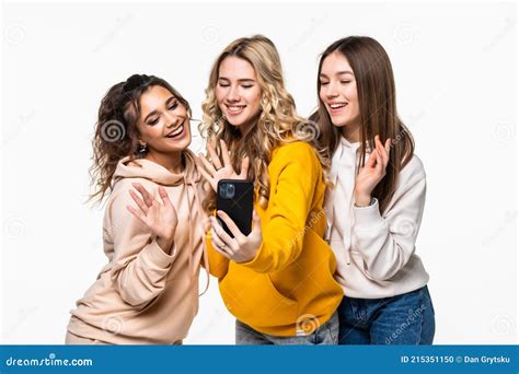 Jeunes Trois Filles Multiethniques Amis Prennent Un Selfie En Caméra