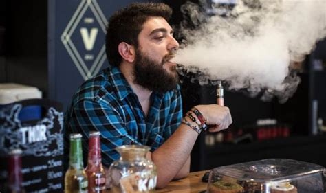 Vaping lung disease: Can vaping cause lung disease? US links 120 cases to e-cigarettes | Express ...