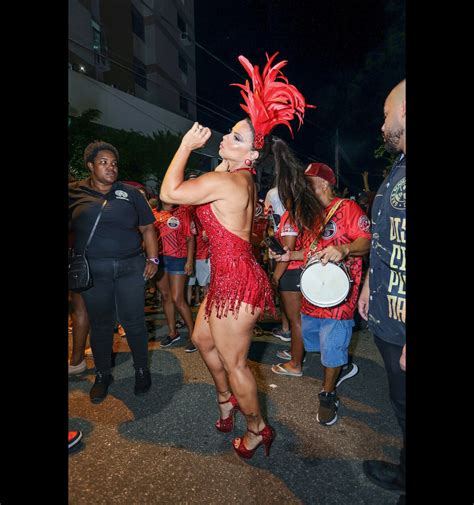 Foto Viviane Ara Jo Deixou As Pernas Definidas Mostra Em Look No