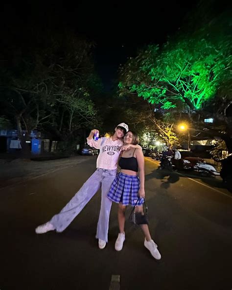 Saniya Iyyappan Hot Photos shared in instagram went viral Saniya Iyyappan ഒര ചറയ കടടയ