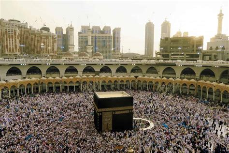 Pilgrimage in a pandemic: lessons from Mecca on containing COVID-19