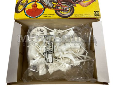 Six Million Dollar Bionic Man Snap Together Model Kit Denys Fisher