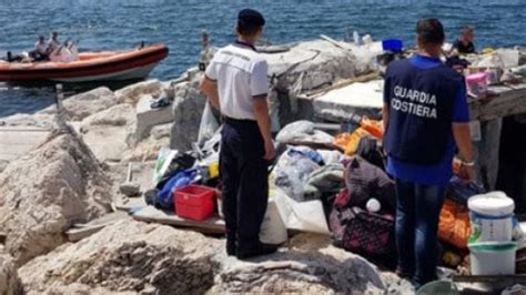 Guardia Costiera Rimuove Ormeggi Abusivi Su Lungomare Di Napoli La