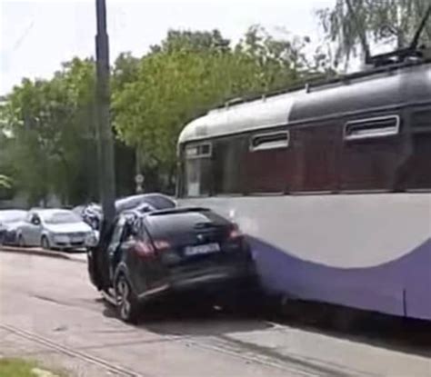 Accident grav între un tramvai și un autoturism la Timișoara