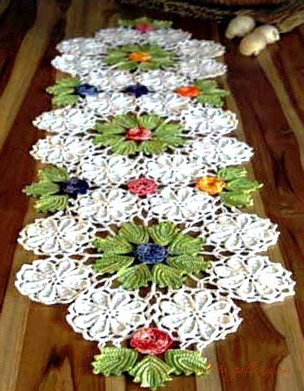 Doily Table Runner Pattern ⋆ Crochet Kingdom