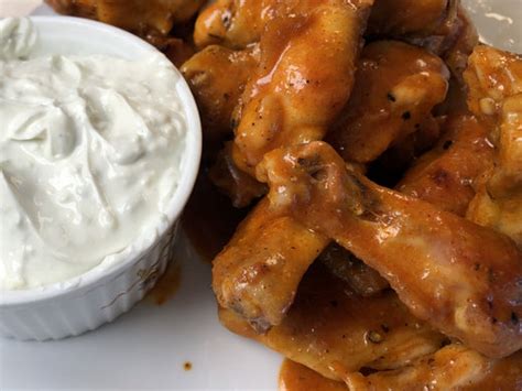 SPICY TAPATIO BUFFALO WINGS WITH BLUE CHEESE DIPPING SAUCE – Dads That Cook