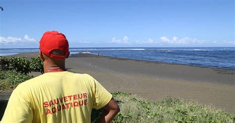 Etang Salé la baignade est interdite dans la zone surveillée jusqu à