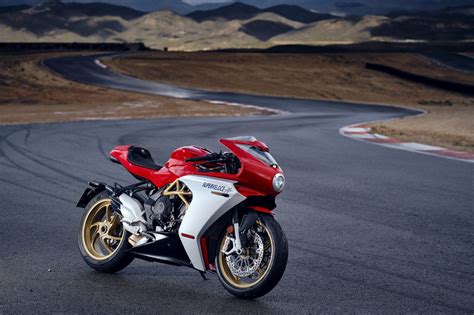 Motorrad Vergleich Ducati Panigale V Vs Mv Agusta Superveloce