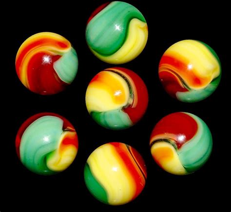 Pin By Ronl On Marbles And Marble Games Marble Pictures Glass Marbles Glass Paperweights