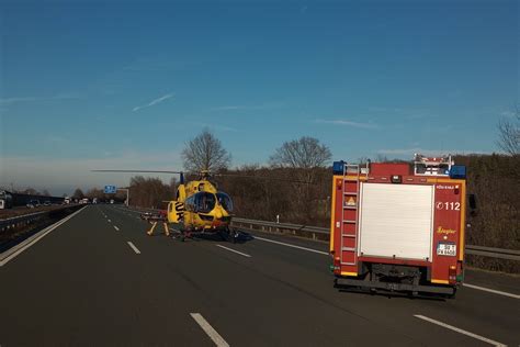 Schwerer Unfall Auf A Mehrere Fahrzeugen Krachen Zusammen Strecke