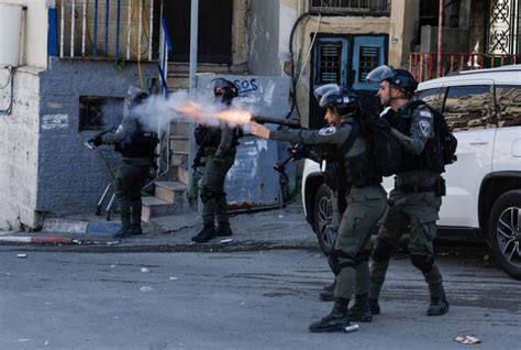 Un Adolescent Palestinien Tué Après Avoir Poignardé Un Civil à