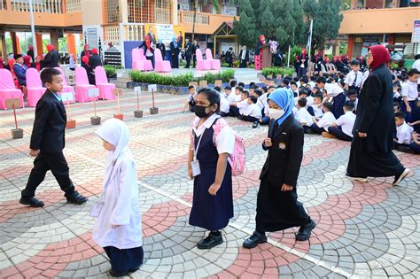 Murid Dan Pelajar Negeri Pahang Mulakan Sesi Persekolahan