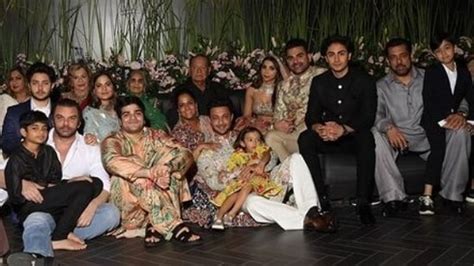 Arbaaz Khan Weds Sshura Khan Salman Sohail Arpita Salim Khan Pose With The Newlyweds