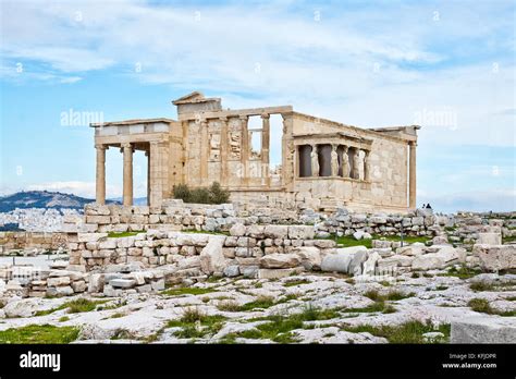 L Erechtheion est un ancien temple grec au nord Côté de l Acropole d