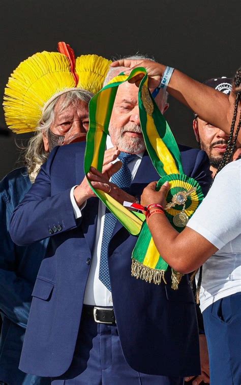 Catadora Que Passou Faixa Para Lula Sofre Ataques Por Ter Fotos Na