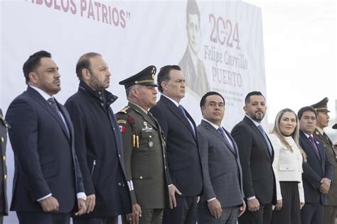 Participa Mauricio Kuri En Izamiento De Bandera Monumental