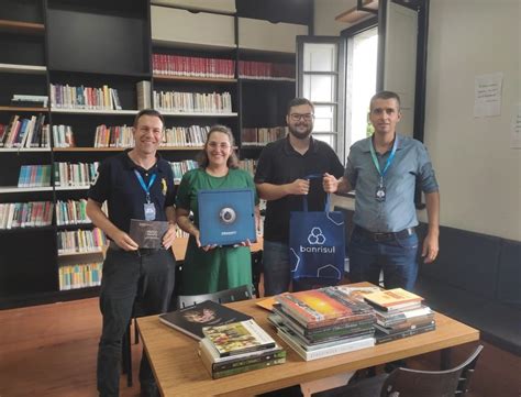 Banrisul Doa Livros Para Biblioteca Recanto Do Saber Em Cotipor