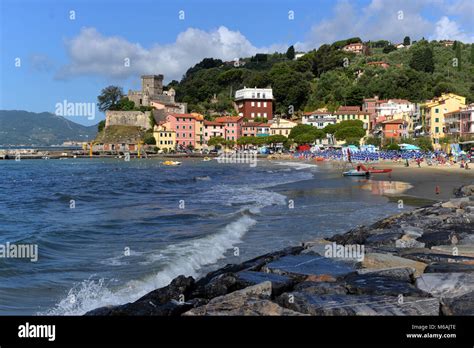 Spiaggia Di San Terenzo Immagini E Fotografie Stock Ad Alta Risoluzione