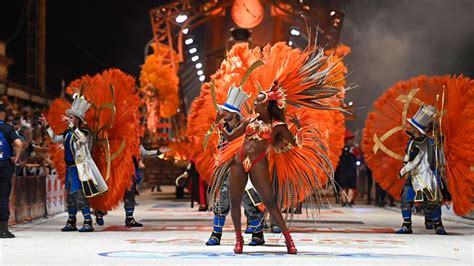 El Corsódromo volvió a ser una fiesta con la tercera noche del Carnaval