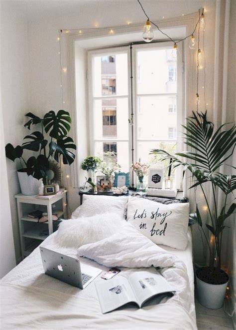 15 Fascinating Bedrooms With Plants That Look Like A Jungle