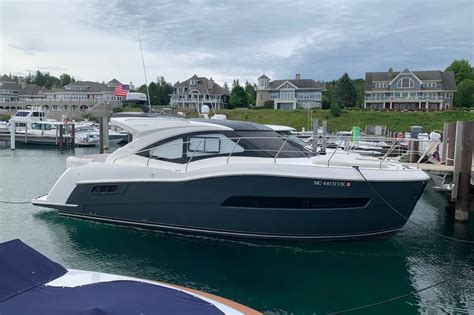 2020 Carver C37 Coupe Express Cruiser For Sale Yachtworld