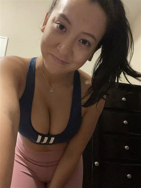 Yoga Bra Cleavage Nudes Mycleavage NUDE PICS ORG