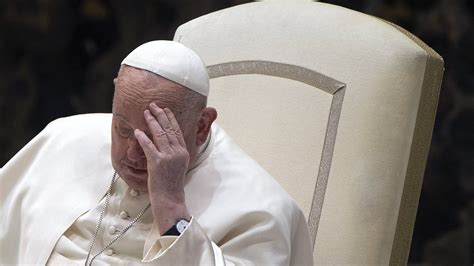 Kirche Und Leben De Bronchitis Papst Franziskus In Klinik Gebracht