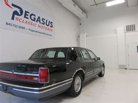 1993 Lincoln Town Car Signature Series - Pegasus Classic Motors